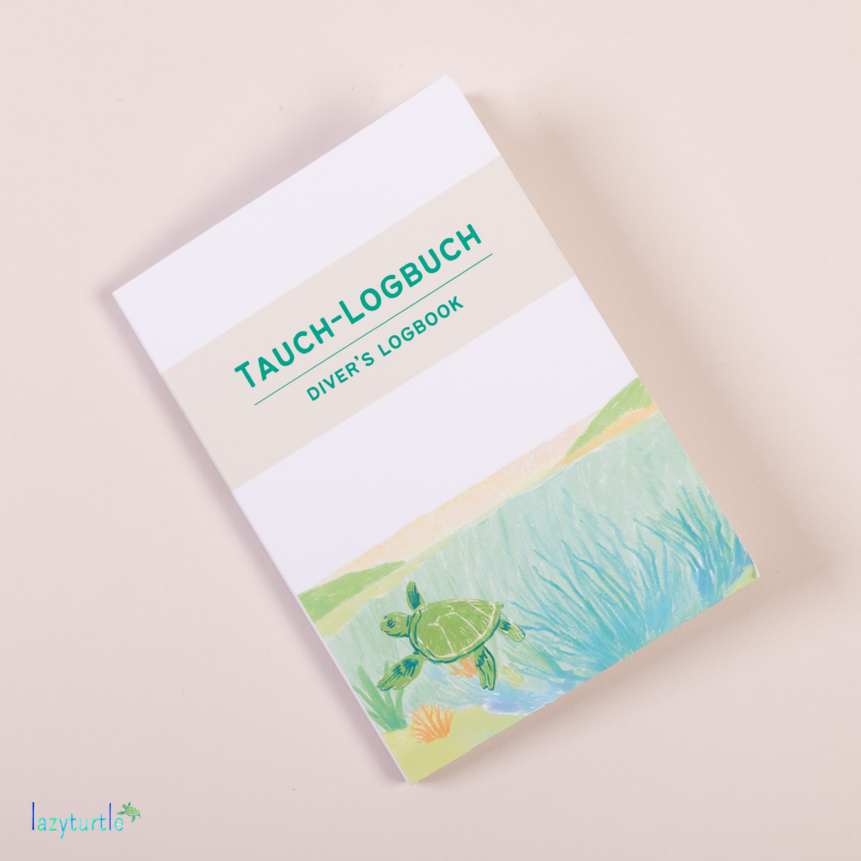 Tauchlogbuch mit einer Schildkröte im Meer auf dem Cover